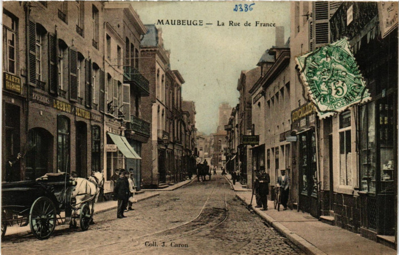 Carte postale ancienne Maubeuge - La Rue de France à Maubeuge