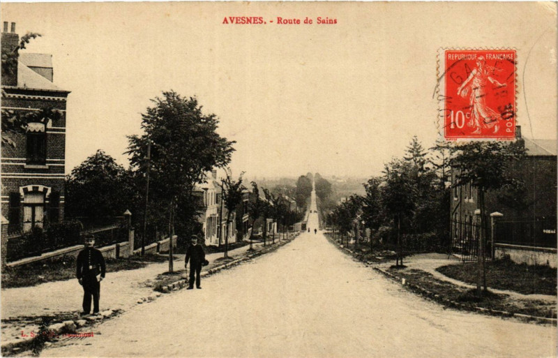 Carte postale ancienne Avesnes - Route de Sains à Esnes