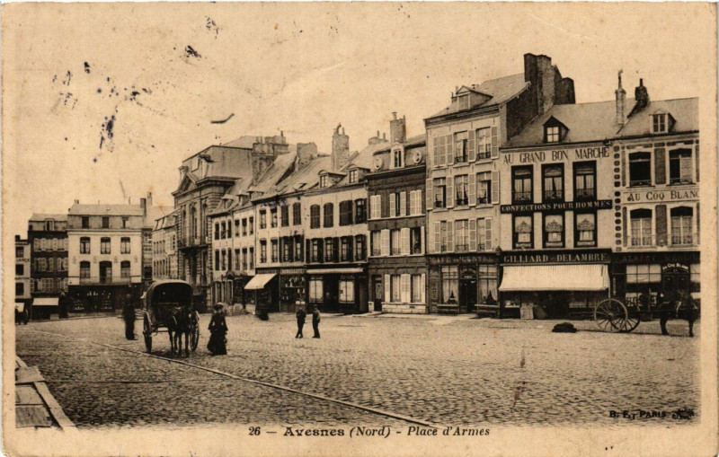 Carte postale ancienne Avesnes - Place d'Armes à Esnes