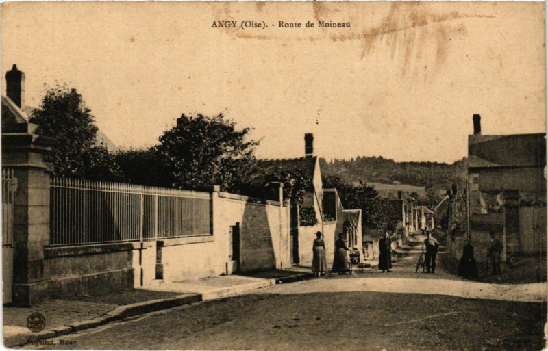 Carte postale ancienne Angy - Route de Moineau
