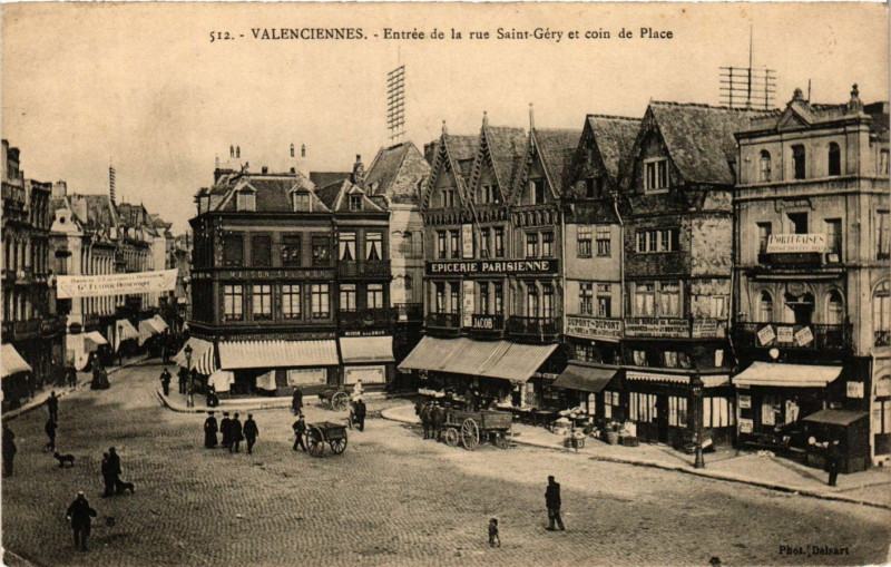 Carte postale ancienne Valenciennes - Entrée de la rue Saint-Gery et coin de Place à Valenciennes