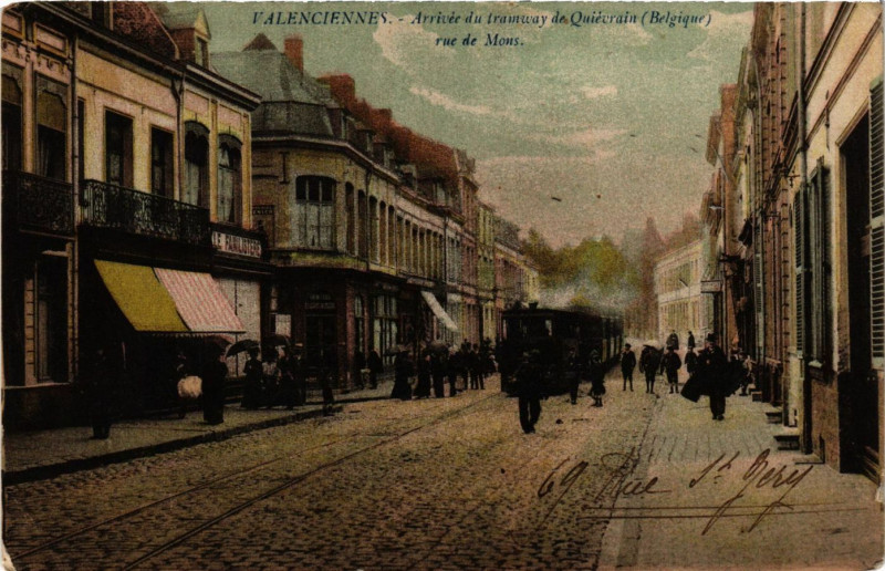 Carte postale ancienne Valenciennes - Arrivée du tramway de Quievrain rue de Mons à Valenciennes