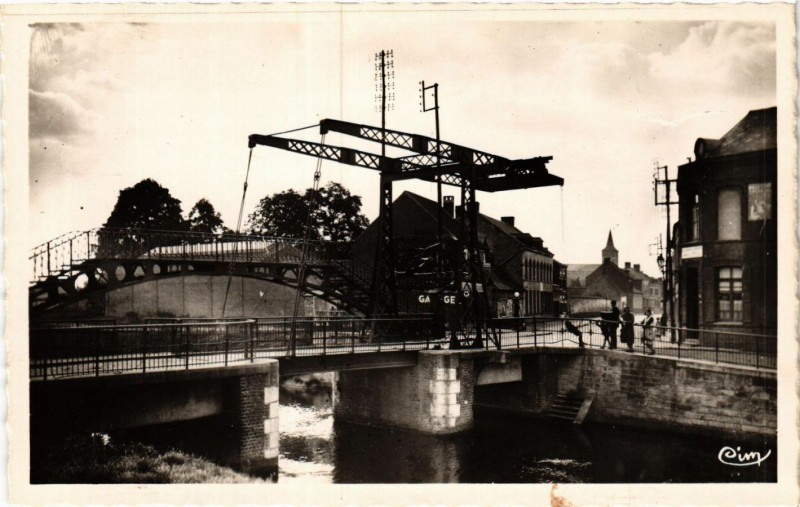 Carte postale ancienne Saint-Amand-les-Eaux Pont de Conde à Saint-Amand-les-Eaux