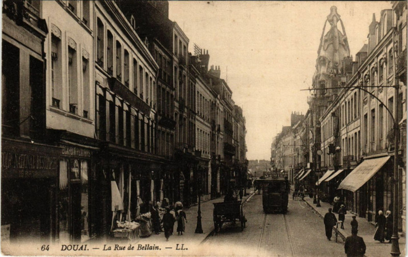 Carte postale ancienne Douai - La Rue de Bellain à Douai