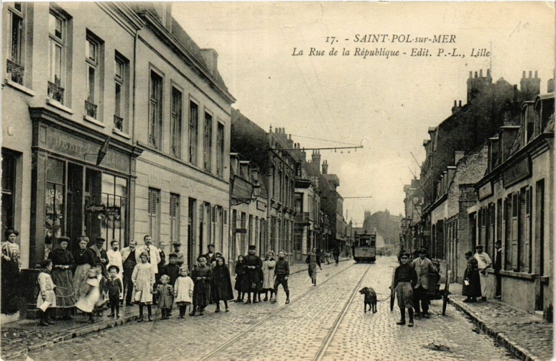Carte postale ancienne Saint-Pol-sur-Mer La Rue de la Republique