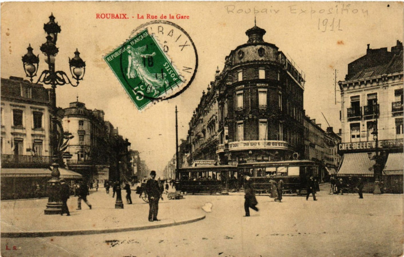 Carte postale ancienne Roubaix-La Rue de la Gare à Roubaix