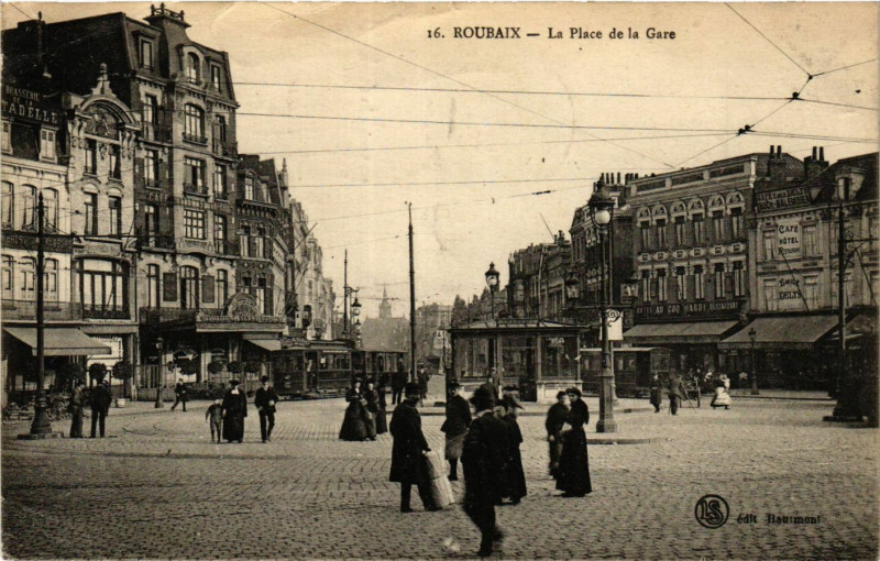 Carte postale ancienne Roubaix-La Place de la Gare à Roubaix