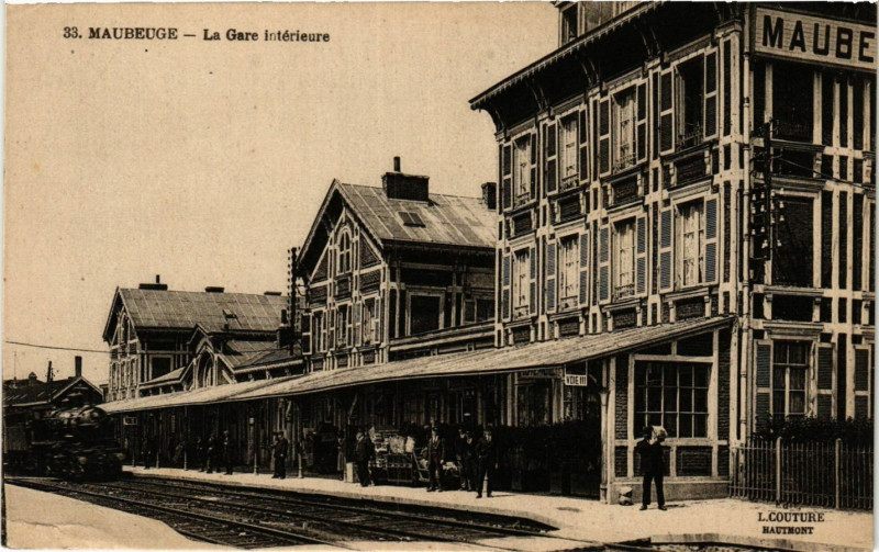 Carte postale ancienne Maubeuge-La Gare interieure à Maubeuge
