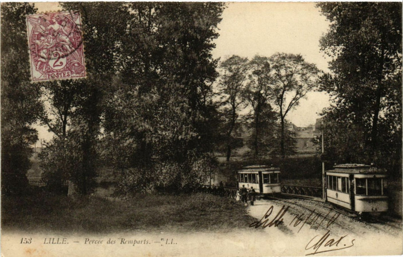 Carte postale ancienne Lille-Percée des Remparts à Lille