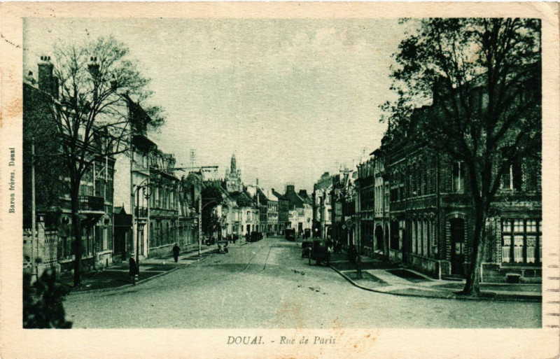 Carte postale ancienne Douai-Rue de Paris à Douai