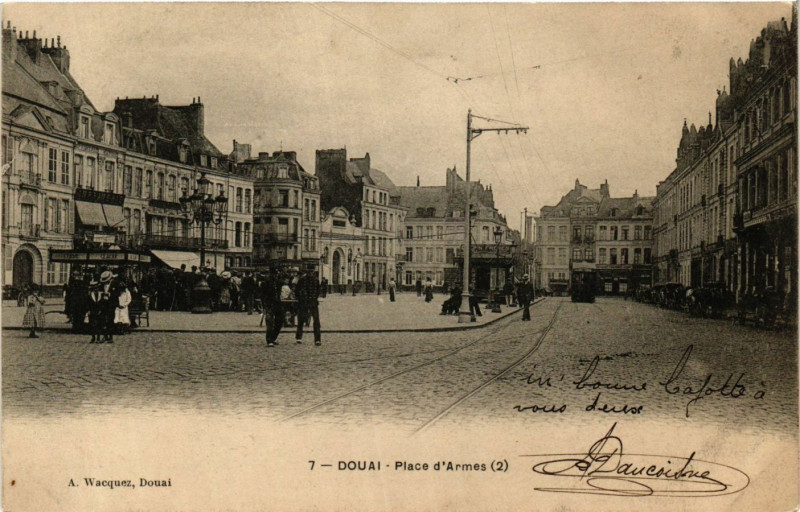 Carte postale ancienne Douai-Place d'Armes à Douai
