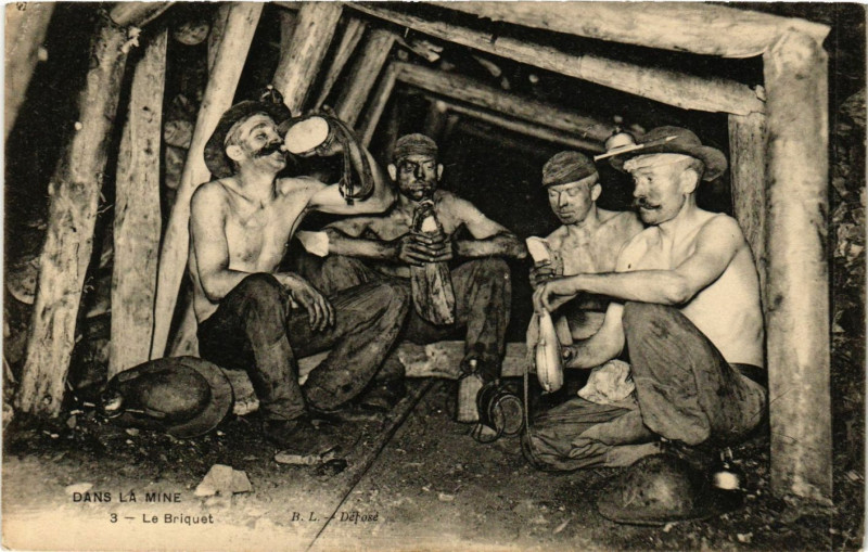 Carte postale ancienne Dans la Mine Le Briquet