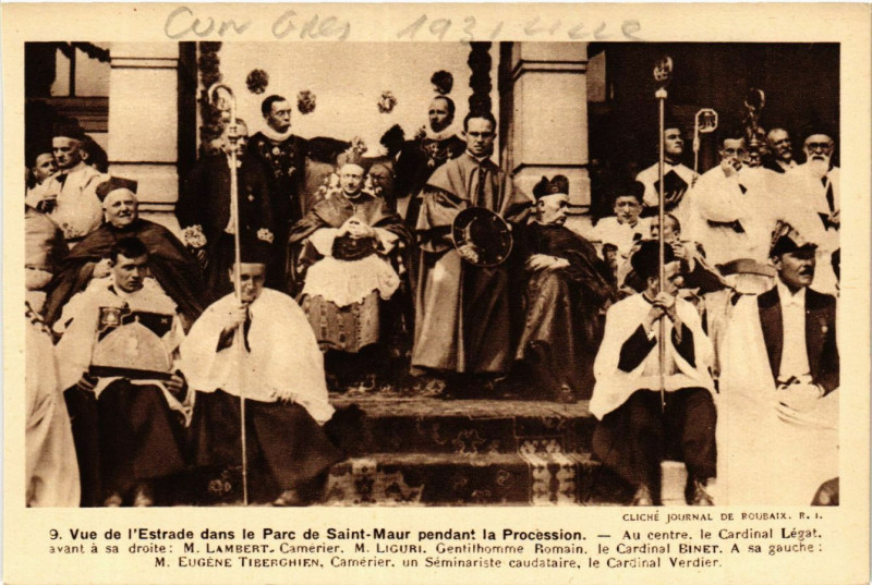 Carte postale ancienne Vue du l'Estrade dans le Parc de Saint-Maur pendant la Procession