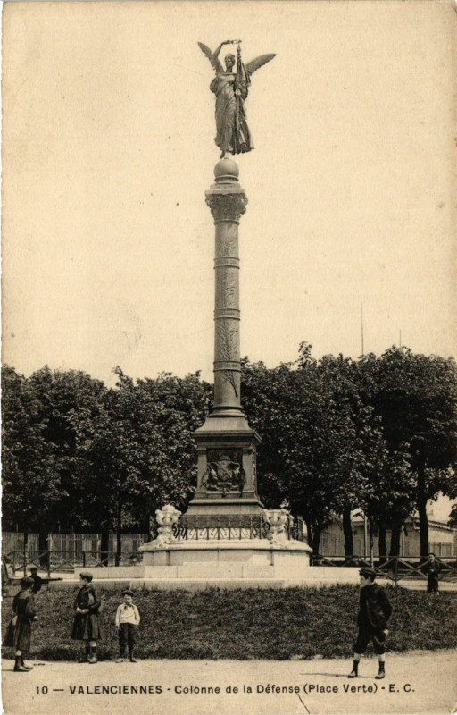 Carte postale ancienne Valenciennes - Colonne de la Defense à Valenciennes