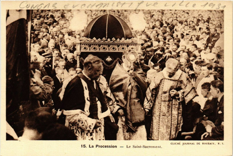 Carte postale ancienne La Procession - Le Saint-Sacrement