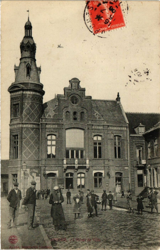 Carte postale ancienne Anicue - L'Hotel de Ville