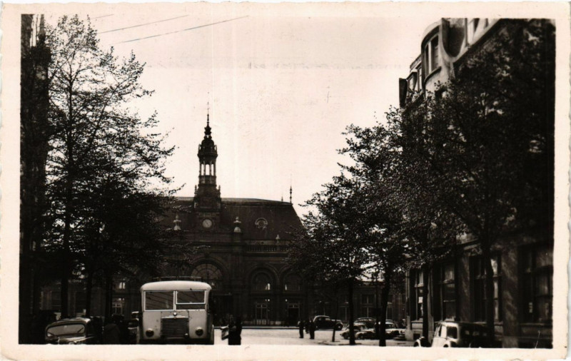 Carte postale ancienne Valenciennes-La Gare à Valenciennes