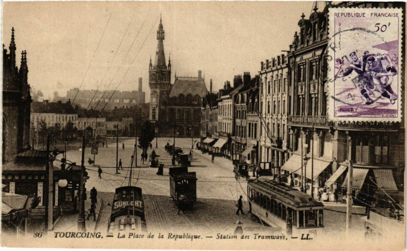 Carte postale ancienne Tourcoing-La Place de la Republique à Tourcoing