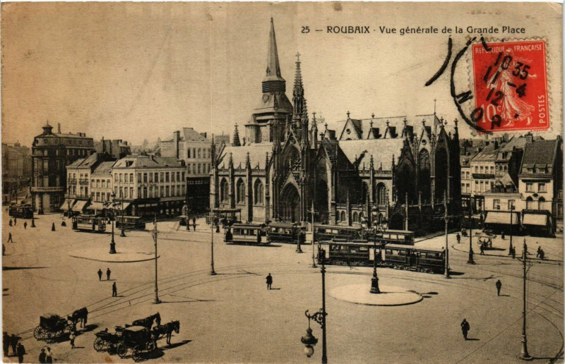 Carte postale ancienne Roubaix-Vue générale de La Grande Place à Roubaix