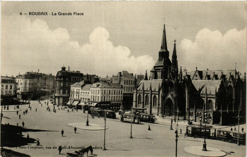Carte postale ancienne Roubaix-La Grande Place à Roubaix