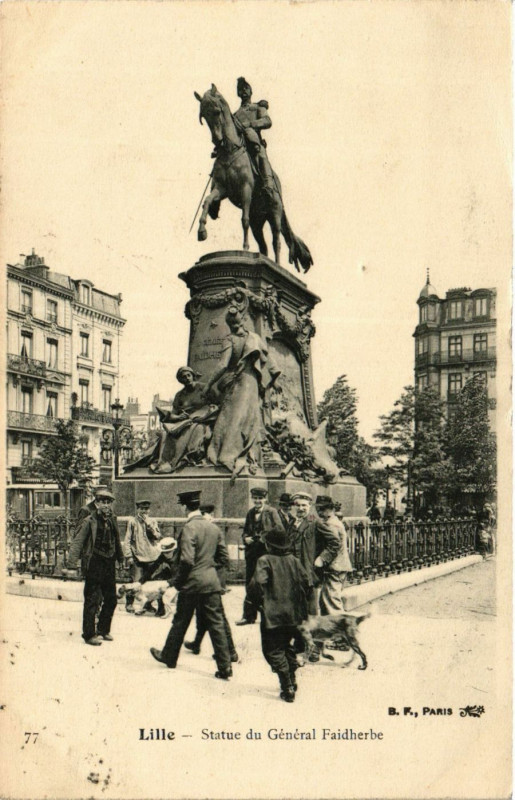 Carte postale ancienne Lille-Statue du général Faidherbe à Lille