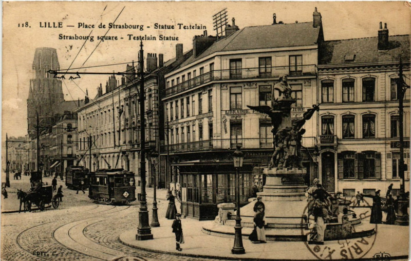 Carte postale ancienne Lille-Place de Strasbourg Statue Testelain à Lille