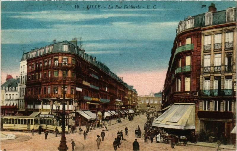Carte postale ancienne Lille-La Rue Faidherbe à Lille