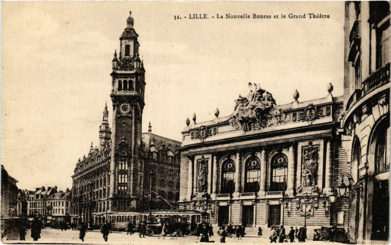 Carte postale ancienne Lille-La Nouvelle Bourse et le Grand Theatre à Lille