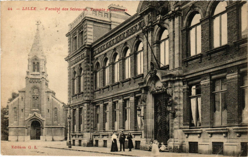 Carte postale ancienne Lille-Faculte des Sciences Temple protestant à Lille