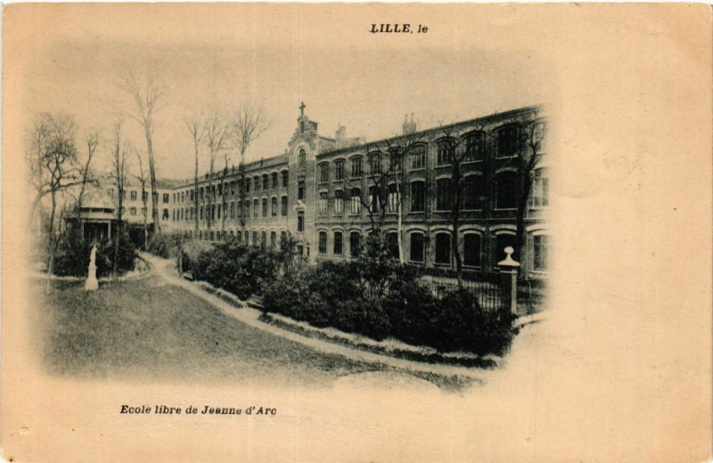 Carte postale ancienne Lille-Ecole libre de Jeanne d'Arc à Lille