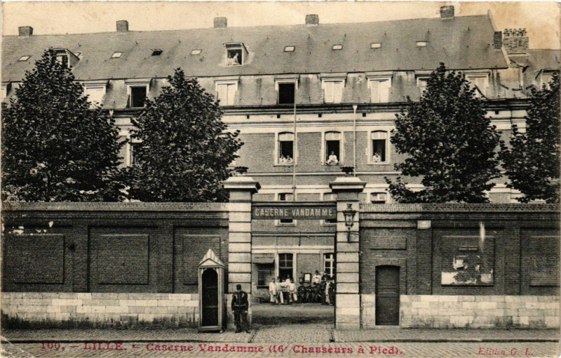 Carte postale ancienne Lille-Caserne Vandamme à Lille