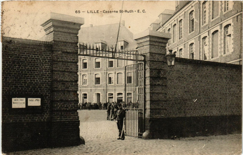 Carte postale ancienne Lille-Caserne Saint-Ruth à Lille