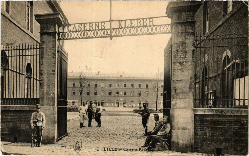 Carte postale ancienne Lille-Caserne Kleber à Lille