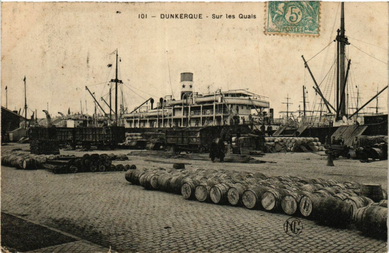 Carte postale ancienne Dunkerque-Sur les Quais à Dunkerque