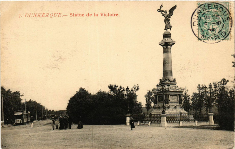 Carte postale ancienne Dunkerque-Statue de la Victoire à Dunkerque