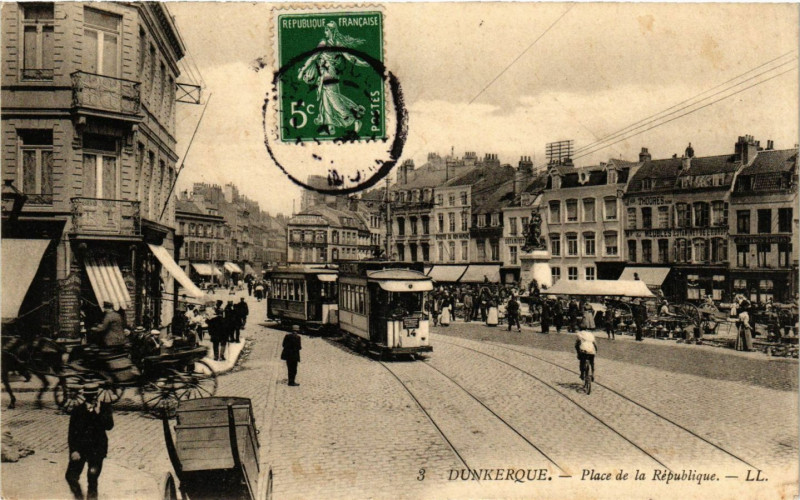 Carte postale ancienne Dunkerque-Place de la Republique à Dunkerque