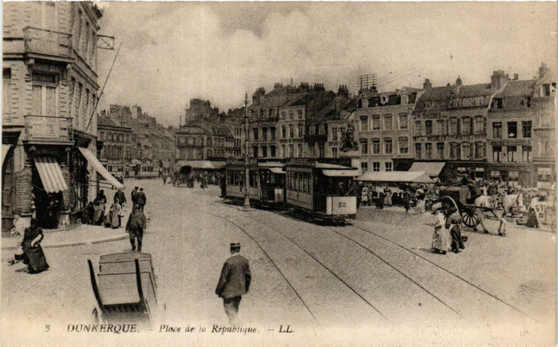 Carte postale ancienne Dunkerque-Place de la Republique à Dunkerque