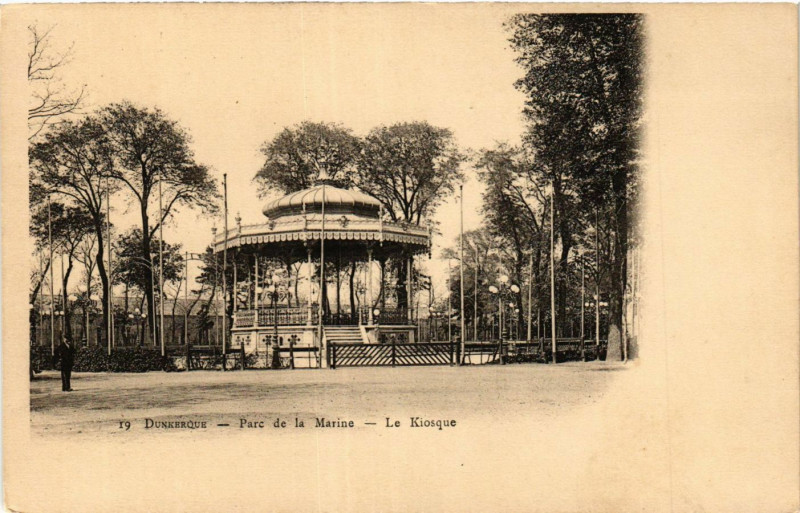 Carte postale ancienne Dunkerque-Parc de la Marine Le Kiosque à Dunkerque