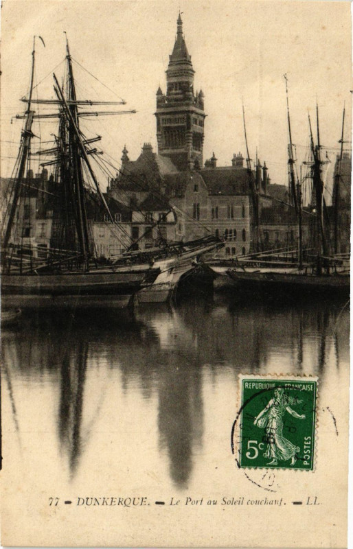 Carte postale ancienne Dunkerque-Le Port au Soleil couchant à Dunkerque