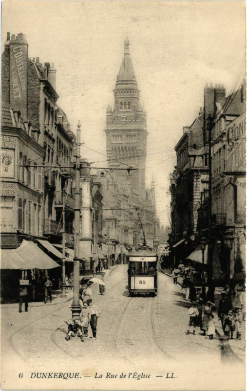 Carte postale ancienne Dunkerque-La Rue de l'Eglise à Dunkerque