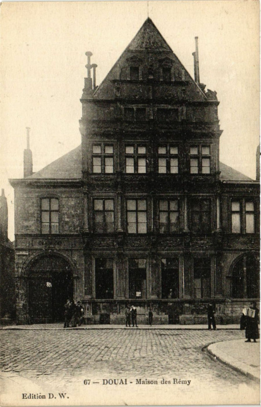 Carte postale ancienne Douai-Maison des Remy à Douai