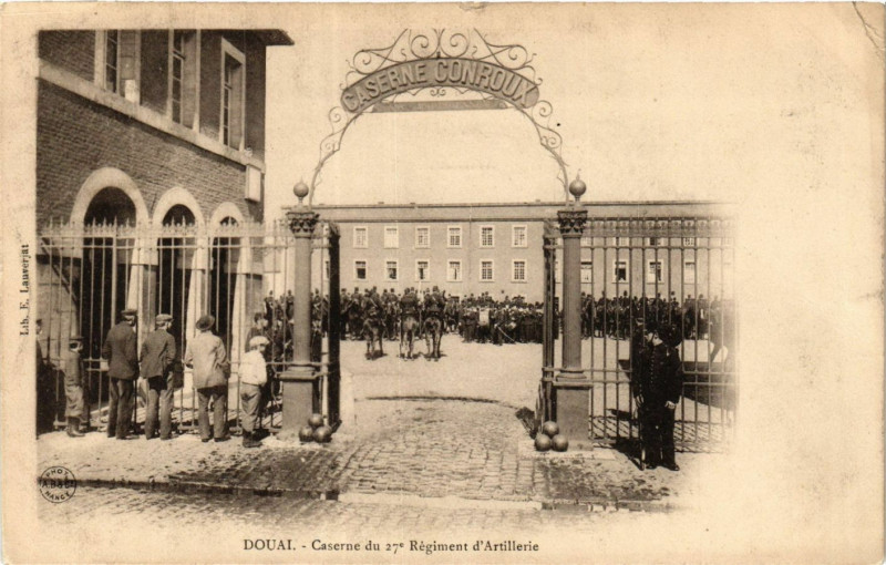 Carte postale ancienne Douai-Caserne du 27e Regiment d'Artillerie à Douai