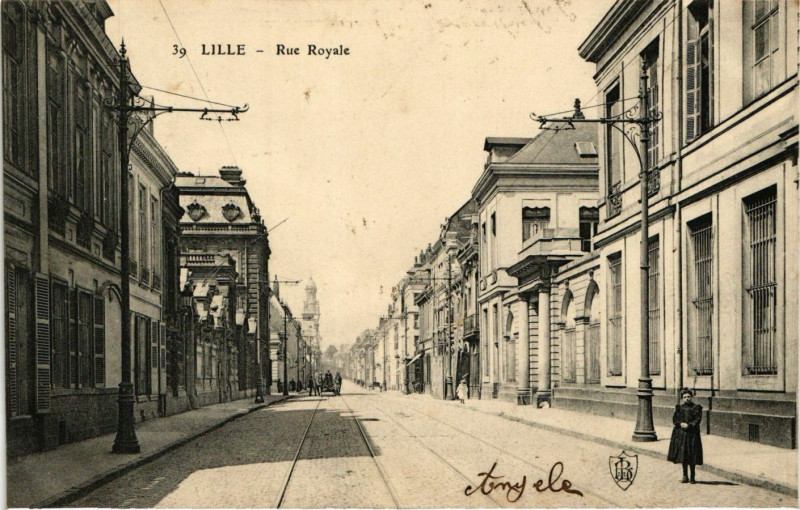 Carte postale ancienne Lille - Rue ROYale à Lille
