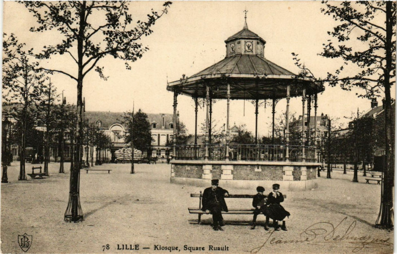 Carte postale ancienne Lille - Kiosque Square Ruault à Lille