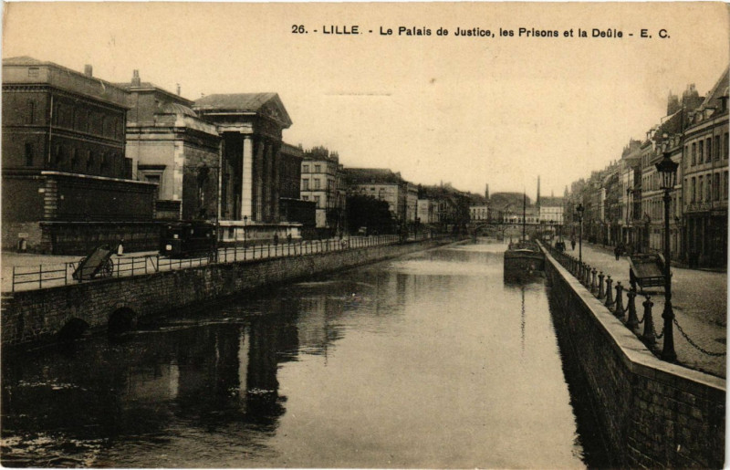Carte postale ancienne Lille - Le Palais de Justice les Prisons de la Deule à Lille