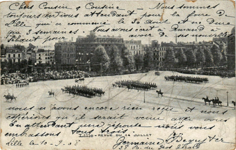 Carte postale ancienne Lille - Revue du 14 Juillet à Lille