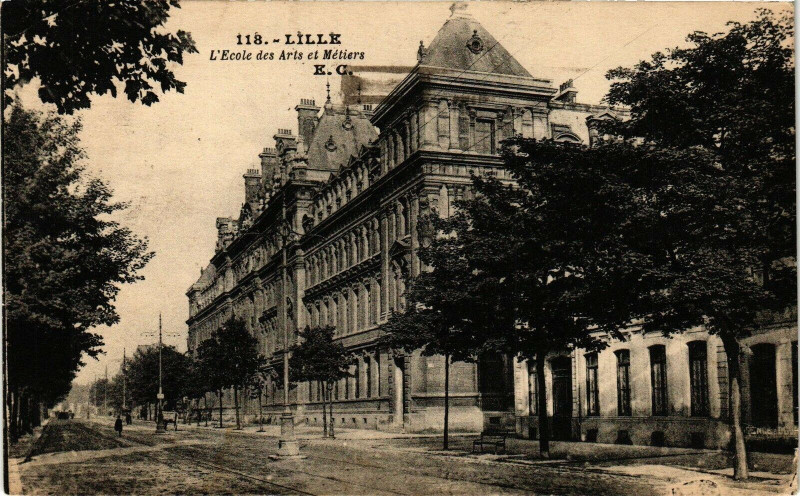 Carte postale ancienne Lille - L'Ecole des aris et mietiers à Lille
