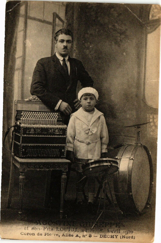 Carte postale ancienne A gostini giuseppe et son fils louigi ne le