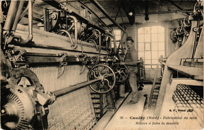 Carte postale ancienne Caudry - Fabricition du tulle à Caudry