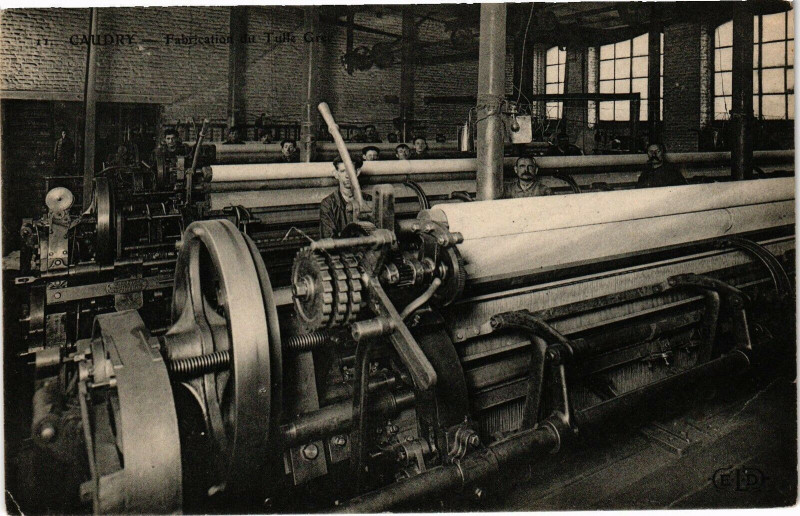 Carte postale ancienne Caudry - Fabricition du tulle Grec à Caudry